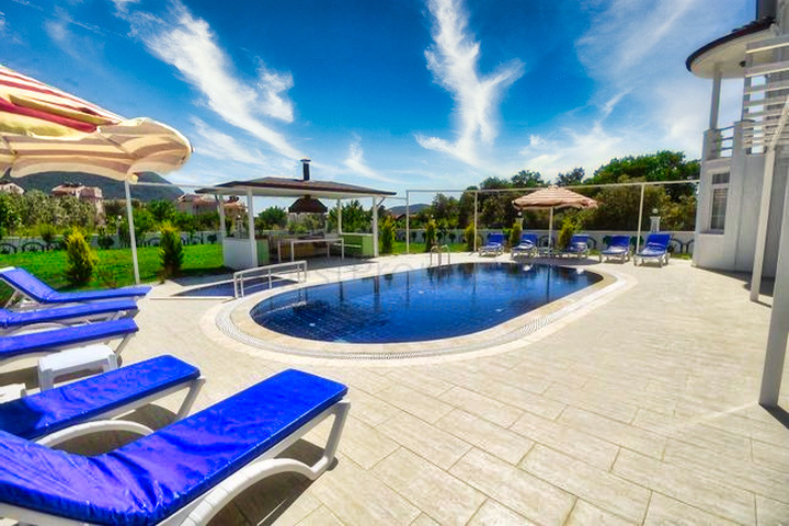 فيلا فسيحة 6 + 1 مع مسبح خاص في فتحية