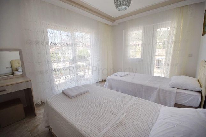 فيلا فسيحة 6 + 1 مع مسبح خاص في فتحية