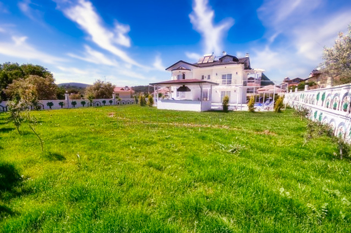 فيلا فسيحة 6 + 1 مع مسبح خاص في فتحية