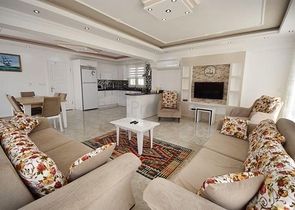 فيلا فسيحة 6 + 1 مع مسبح خاص في فتحية