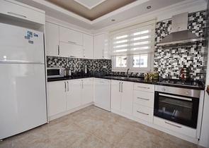 فيلا فسيحة 6 + 1 مع مسبح خاص في فتحية