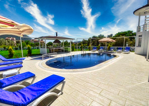 فيلا فسيحة 6 + 1 مع مسبح خاص في فتحية