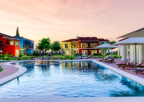 شقة 1 + 1 في مجمع 500 م من البحر في تشاليش