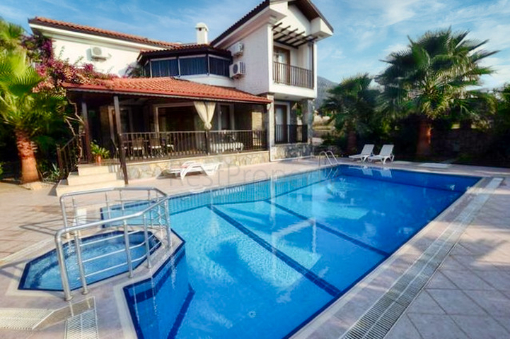 فيلا مكونة من 4 غرف نوم في أوفاجيك فتحية