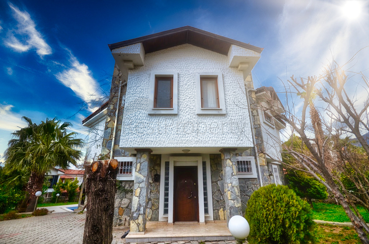 فيلا مكونة من 4 غرف نوم في أوفاجيك فتحية