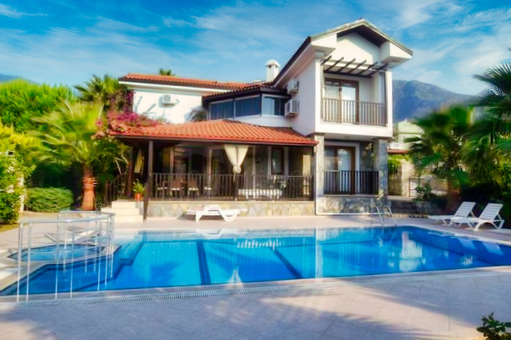 فيلا مكونة من 4 غرف نوم في أوفاجيك فتحية