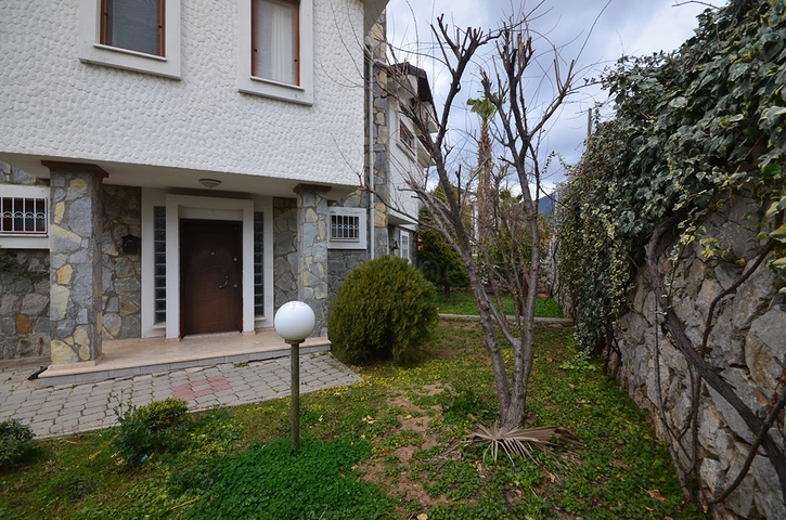 فيلا مكونة من 4 غرف نوم في أوفاجيك فتحية