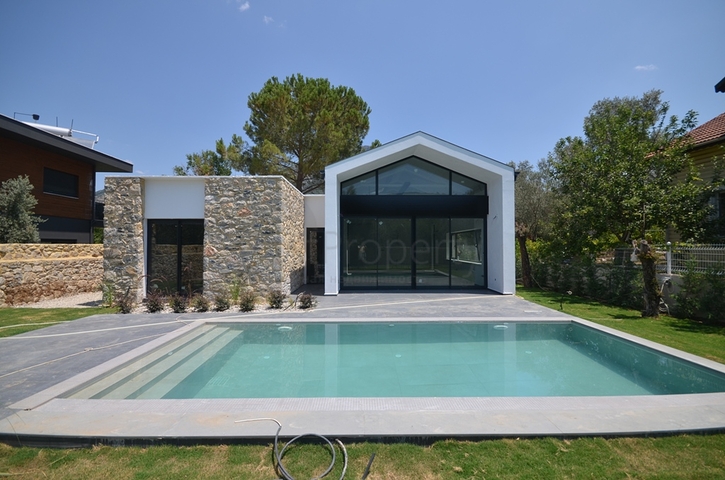 بنغل من 3 غرف نوم مع مسبح خاص في أوزوملو