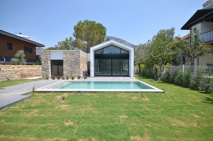 بنغل من 3 غرف نوم مع مسبح خاص في أوزوملو