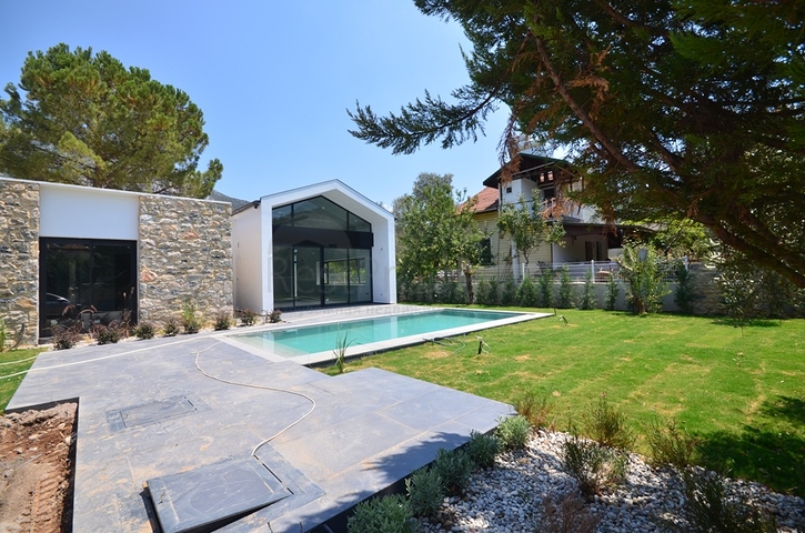 بنغل من 3 غرف نوم مع مسبح خاص في أوزوملو