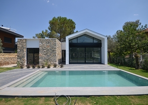 بنغل من 3 غرف نوم مع مسبح خاص في أوزوملو