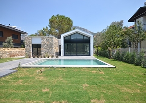 بنغل من 3 غرف نوم مع مسبح خاص في أوزوملو