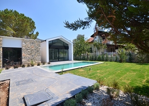 بنغل من 3 غرف نوم مع مسبح خاص في أوزوملو