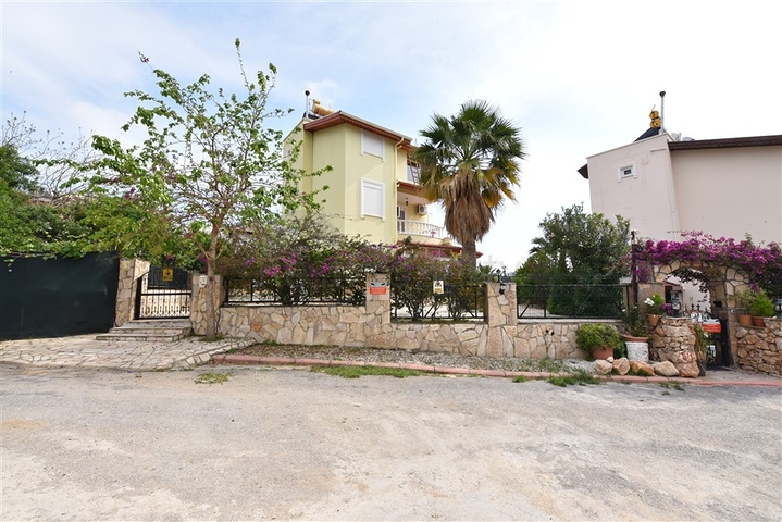 فيلا مستقلة مع مسبح خاص - تصميم 2+3 - في كارجي جاك / الانيا 