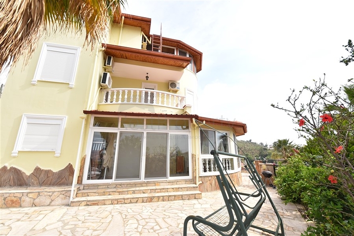 فيلا مستقلة مع مسبح خاص - تصميم 2+3 - في كارجي جاك / الانيا 