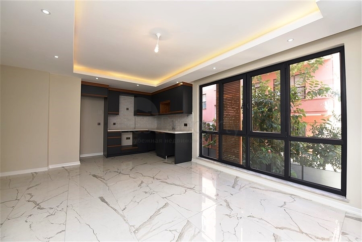 100 متر الى الشاطئ ! شقق ضمن مجمع حديث - في مركز الانيا 