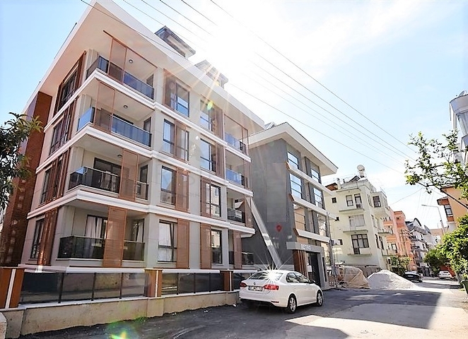 100 متر الى الشاطئ ! شقق ضمن مجمع حديث - في مركز الانيا 