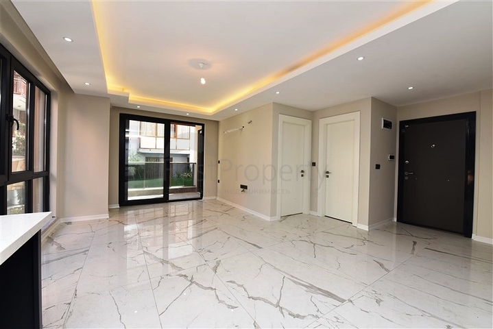 100 متر الى الشاطئ ! شقق ضمن مجمع حديث - في مركز الانيا 