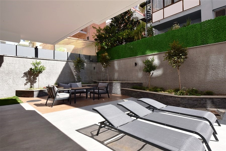 100 متر الى الشاطئ ! شقق ضمن مجمع حديث - في مركز الانيا 