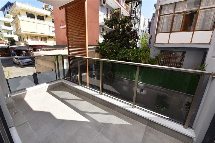 100 متر الى الشاطئ ! شقق ضمن مجمع حديث - في مركز الانيا 