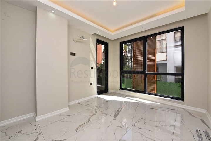 100 متر الى الشاطئ ! شقق ضمن مجمع حديث - في مركز الانيا 