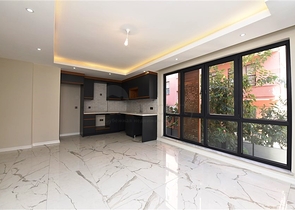 100 متر الى الشاطئ ! شقق ضمن مجمع حديث - في مركز الانيا 