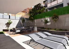 100 متر الى الشاطئ ! شقق ضمن مجمع حديث - في مركز الانيا 