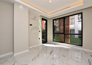 100 متر الى الشاطئ ! شقق ضمن مجمع حديث - في مركز الانيا 