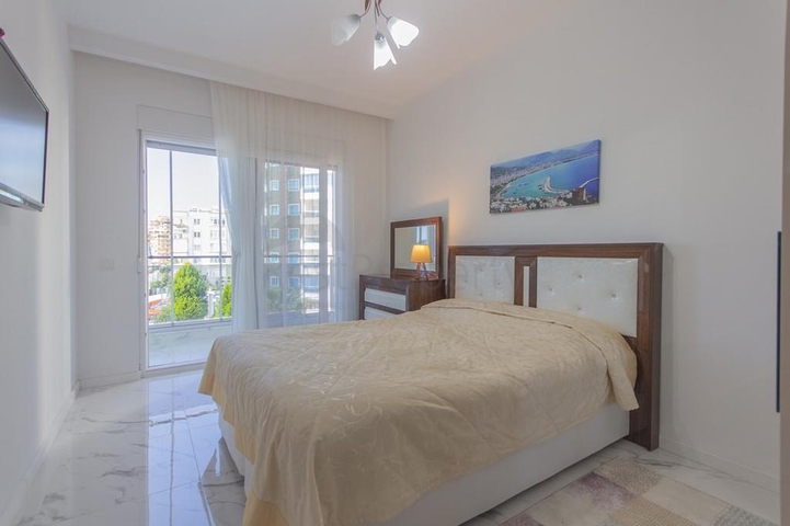 واسعة نسبيا - شقة 1+1 - مفروشة -ضمن مجمع انيق -في مهموتلار / الانيا