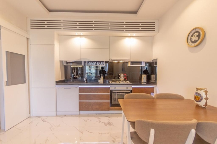 واسعة نسبيا - شقة 1+1 - مفروشة -ضمن مجمع انيق -في مهموتلار / الانيا