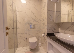 واسعة نسبيا - شقة 1+1 - مفروشة -ضمن مجمع انيق -في مهموتلار / الانيا