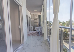 واسعة نسبيا - شقة 1+1 - مفروشة -ضمن مجمع انيق -في مهموتلار / الانيا