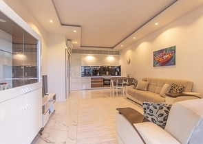 واسعة نسبيا - شقة 1+1 - مفروشة -ضمن مجمع انيق -في مهموتلار / الانيا