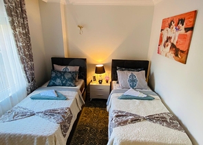 اطلالة مفتوحة -شقة زاوية - تصميم 2 غرفة وصالة -اثاث انيق -في جيكجلي / الانيا 