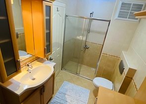 اطلالة مفتوحة -شقة زاوية - تصميم 2 غرفة وصالة -اثاث انيق -في جيكجلي / الانيا 