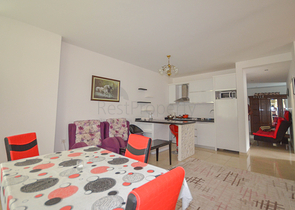 شقة بموقع استراتيجي قريب من البحر والخدمات -تصميم 1+1- في مهموتلار / الانيا 