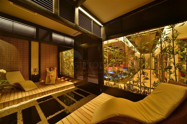 مجمع عصري فاخر مثال على الرفاهية 