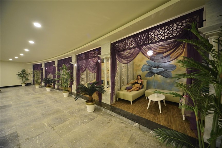 مجمع عصري فاخر مثال على الرفاهية 