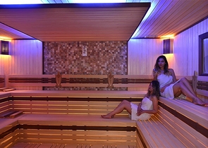 مجمع عصري فاخر مثال على الرفاهية 