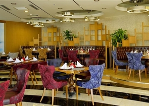 مجمع عصري فاخر مثال على الرفاهية 