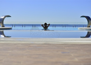 مجمع عصري فاخر مثال على الرفاهية 