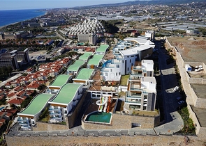 مجمع عصري فاخر مثال على الرفاهية 