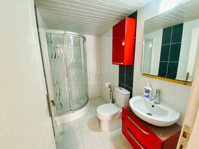 شقة بغرفتي نوم بمساحة 350 م من شواطئ كونيالتي