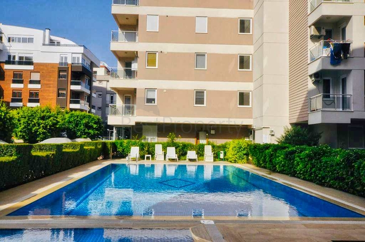 شقة بغرفتي نوم بمساحة 350 م من شواطئ كونيالتي