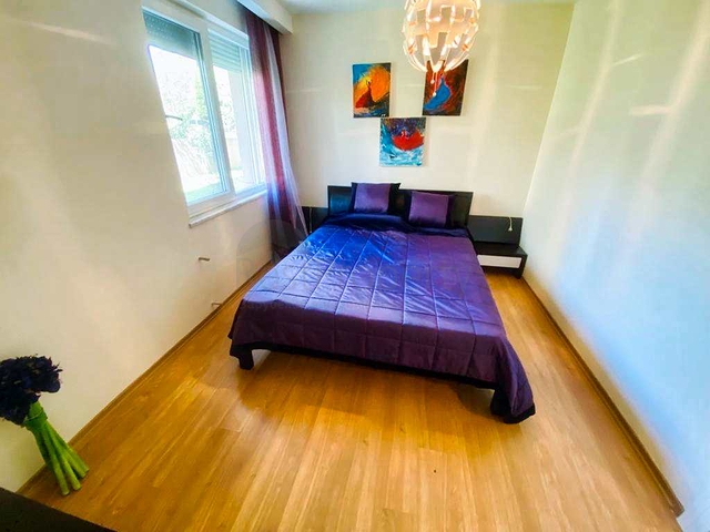 شقة بغرفتي نوم بمساحة 350 م من شواطئ كونيالتي