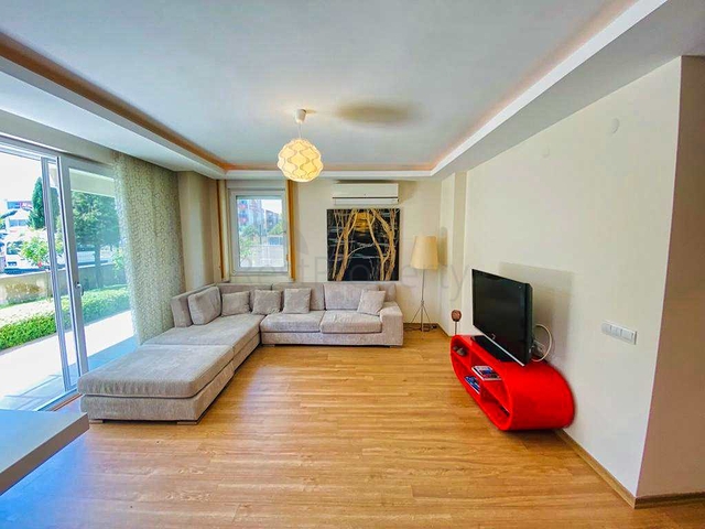 شقة بغرفتي نوم بمساحة 350 م من شواطئ كونيالتي