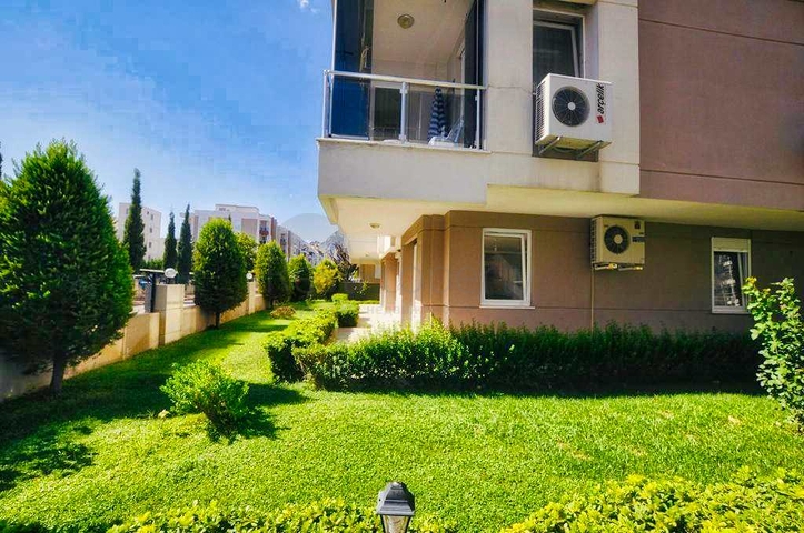 شقة بغرفتي نوم بمساحة 350 م من شواطئ كونيالتي