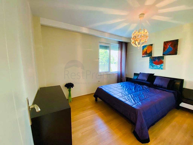 شقة بغرفتي نوم بمساحة 350 م من شواطئ كونيالتي