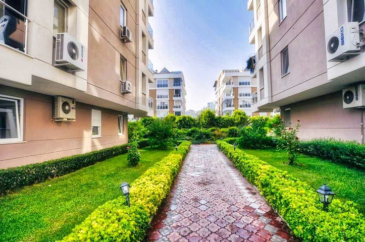 شقة بغرفتي نوم بمساحة 350 م من شواطئ كونيالتي