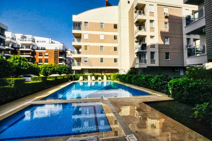 شقة بغرفتي نوم بمساحة 350 م من شواطئ كونيالتي